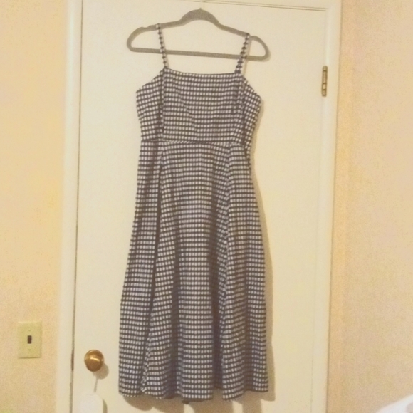 GAP Dresses & Skirts - Midi fit and flare gingham navy and white Gap summer dress